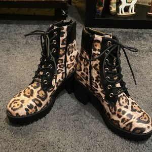 TOP Moda Leopard Lace-Up Boots
